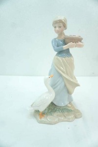 lot 388 image: Porcelain Figurine. Lladro-Style