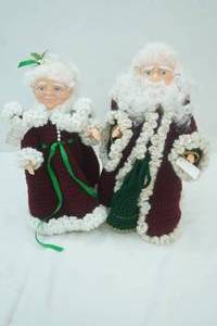 lot 389 image: Vintage Mr. & Mrs. Santa Claus Dolls with Handcrafted Crocheted Clothing