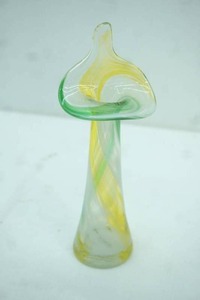lot 396 image: Vintage Yellow & Green Swirl Jack-in-the-Pulpit Art Glass Vase 8 tall