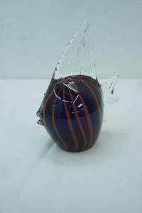 lot 400 image: Hand-Blown Art Glass Fish Figurine 7 tall by 5 wide