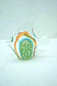 lot 402 image: Vintage Murano-Style Angel Fish Figurine. 6.5 tall by 6.5 wide