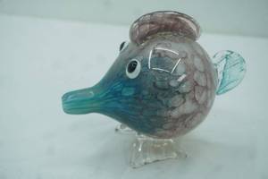 lot 403 image: Vintage Murano-Style Puffer Fish Figurine 6 tall by 7 long