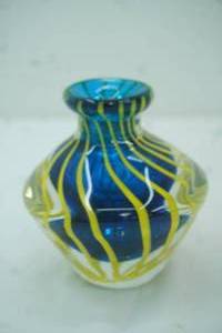 lot 421 image: Murano Bud Vase 4.25 tall
