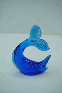 lot 424 image: Pilgrim Art Glass hand-blown blue glass dolphin