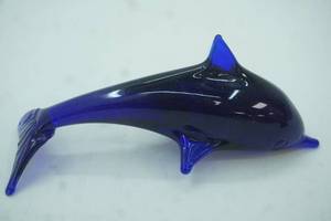 lot 440 image: Cobalt Blue Glass Dolphin Figurine