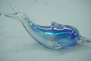 lot 442 image: Iridescent Hand-Blown Art Glass Dolphin Figurine. 7 long by 3 tall