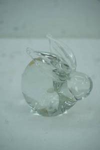 lot 450 image: Vintage Clear Art Glass Bunny Rabbit Figurine 3.5 long by 3.25 tall