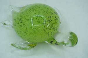 lot 456 image: Fifth Avenue LTD Crystal Art Glass Turtle Figurine