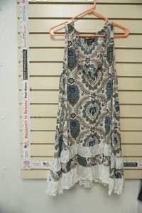 lot 460 image: Womens Sleeveless Dress. Size Medium. NEW