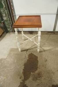 lot 478 image: AntiqueVintage Side Table. 18x18x25