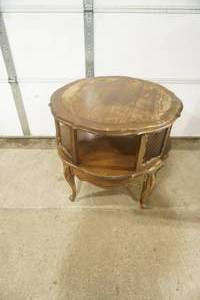 lot 482 image: Vintage French Provincial Style Round Accent Table. 28x 26