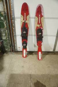lot 487 image: OBrien Jr. Vortex Water Skis