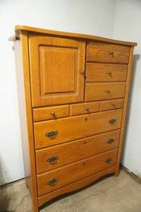 lot 491 image: Oak Gentlemans Dresser