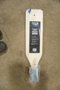 lot 494 image: NEW Scheels Outfitters Wooden Fillet Board