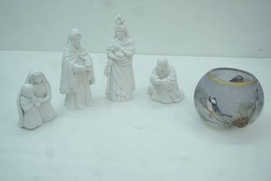 lot 507 image: Vintage Avon Nativity Collectibles Figurines. 1982 Yankee Candle Co. Winter Birds Crackle Glass Votive Candle Holder