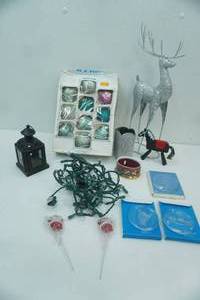 lot 518 image: Seasonal Decor, Vintage and Modern