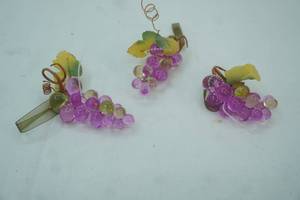 lot 526 image: Vintage Acrylic grape Clusters