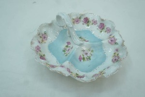 lot 528 image: Vintage Porcelain Divided Serving dish Featuring a Hand Painted design,10 10