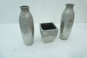 lot 530 image: Stoneware Flower Pot , 2 Matching Vases