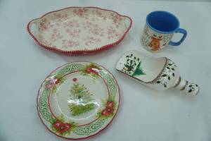 lot 543 image: Vintage Napco Ceramic Wall Pocket, Temptations Serving Platter and Mug, Pioneer Woman Stoneware Christmas Tree Plate