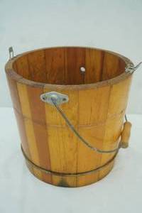 lot 549 image: Vintage Wooden ice cream bucket