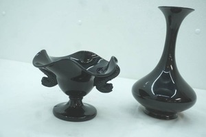 lot 564 image: Fenton Art Glass Dolphin Black Round Crimped Rim Compote Candy Dish Black Amethyst Glass Bud Vase