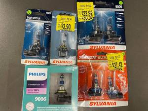 Sylvania SilverStar Ultra 9005/9006 Headlight Bulbs & Philips 9006 X-tremeVision - 5-Pack Lot