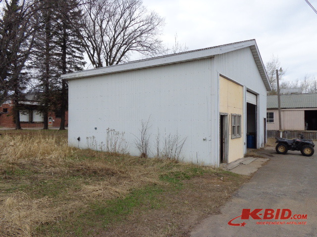 lot 1 image: 2 Stall Garage