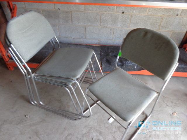 lot 30 image: 4 Chairs