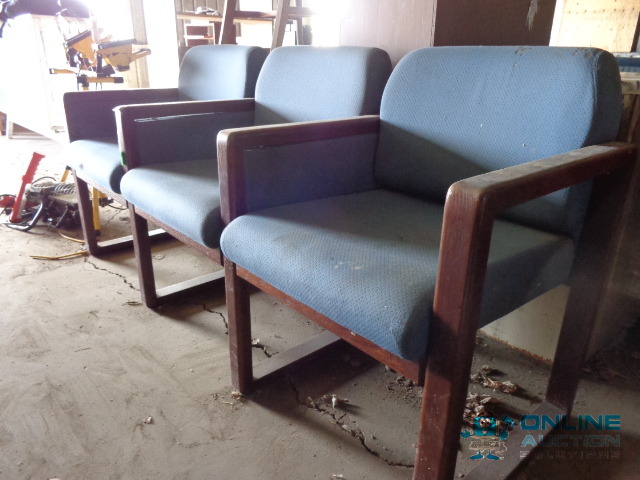 lot 38 image: 3 Chairs Connected Together
