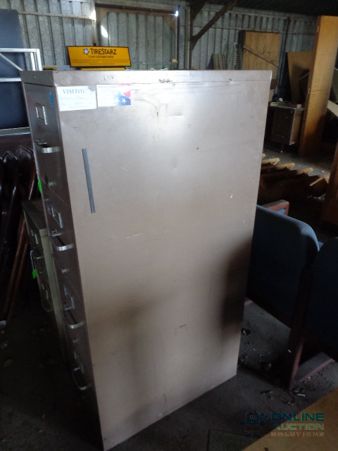 lot 51 image: 4 Drawer File cabinet