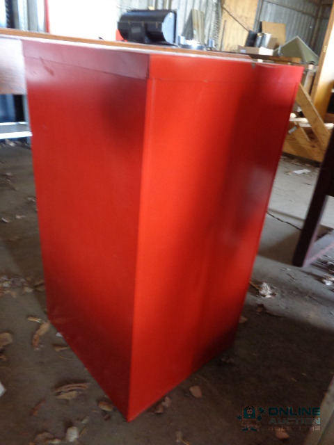 lot 53 image: 2 Drawer File Cabinet