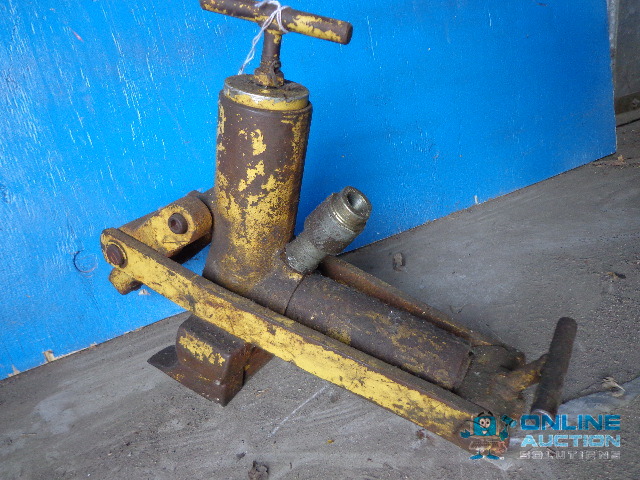 lot 71 image: Pneumatic Jack