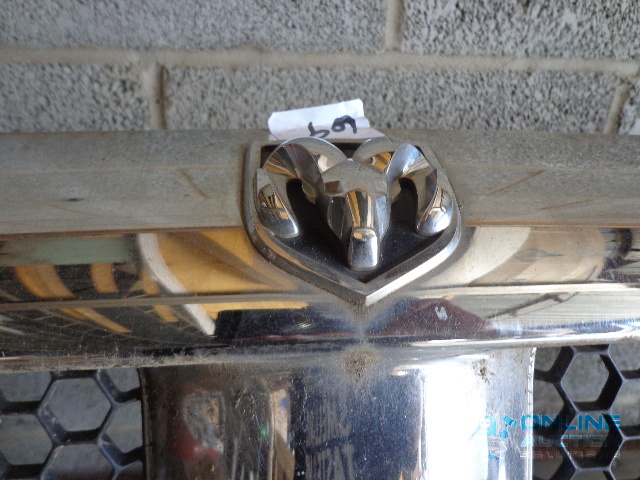 lot 69 image: 2004 Dodge Ram Grill