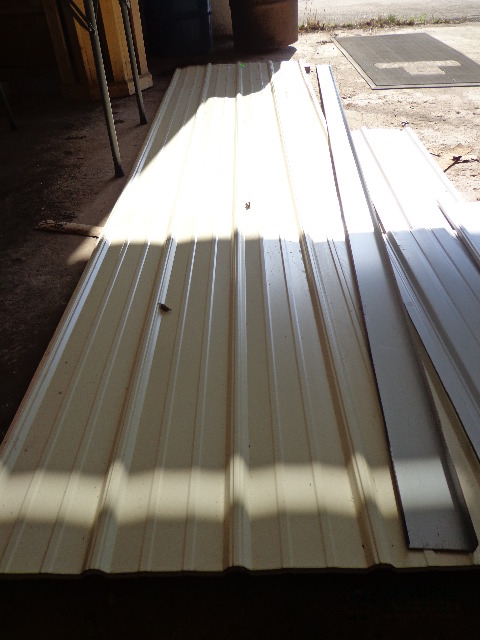 lot 9 image: Various Pieces of SheetMetal