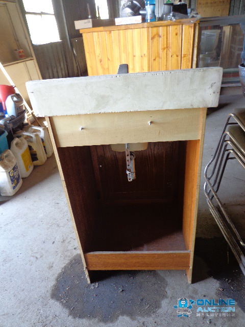 lot 122 image: Bathroon Vanity