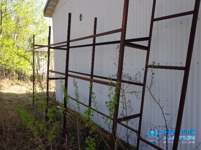 lot 123 image: Metal Tire Rack
