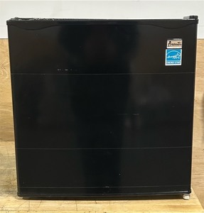 lot 36 image: Avanti Compact Refrigerator
