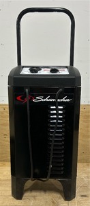 lot 47 image: Schumacher Manual Battery ChargerEngine Starter