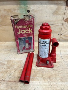 lot 89 image: Hydraulic Jack