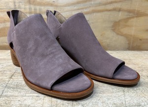 lot 124 image: Carleigh Lavender Grey size 9 Msrp $150.95