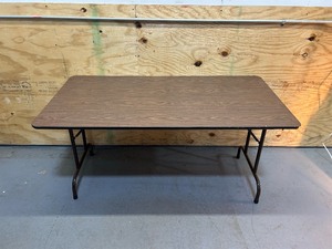 lot 142 image: Folding table