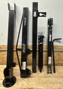 lot 159 image: 2000-LB. HAND WINCH TRUCK CRANE LOAD CAPACITY 2000 LBS.