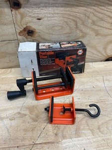 lot 220 image: Portable Vise (used)