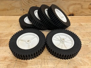 lot 238 image: Plastic wheels (lot of 6)