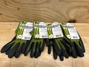 lot 240 image: Bellingham Bamboo Gardener Unisex Palm-dipped Gardening Gloves Green S (lot of 4)