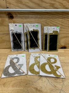 lot 250 image: Photo party props (lot of 8)