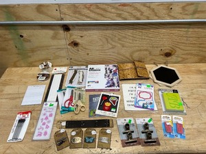 lot 251 image: Box of assorted arts and crafts