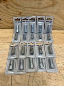 lot 263 image: Roughneck Right Angle Grease Gun Coupler (lot of 20)