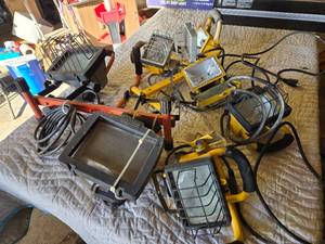 lot 11 image: Craftsman and DeWalt Halogen Work Lights